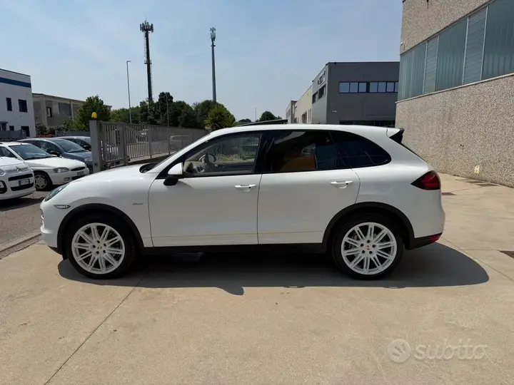 Porsche Cayenne 2012 photo 4