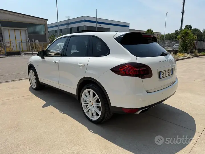 Porsche Cayenne 2012 photo 5