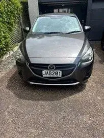 Mazda 2 2015 photo 3