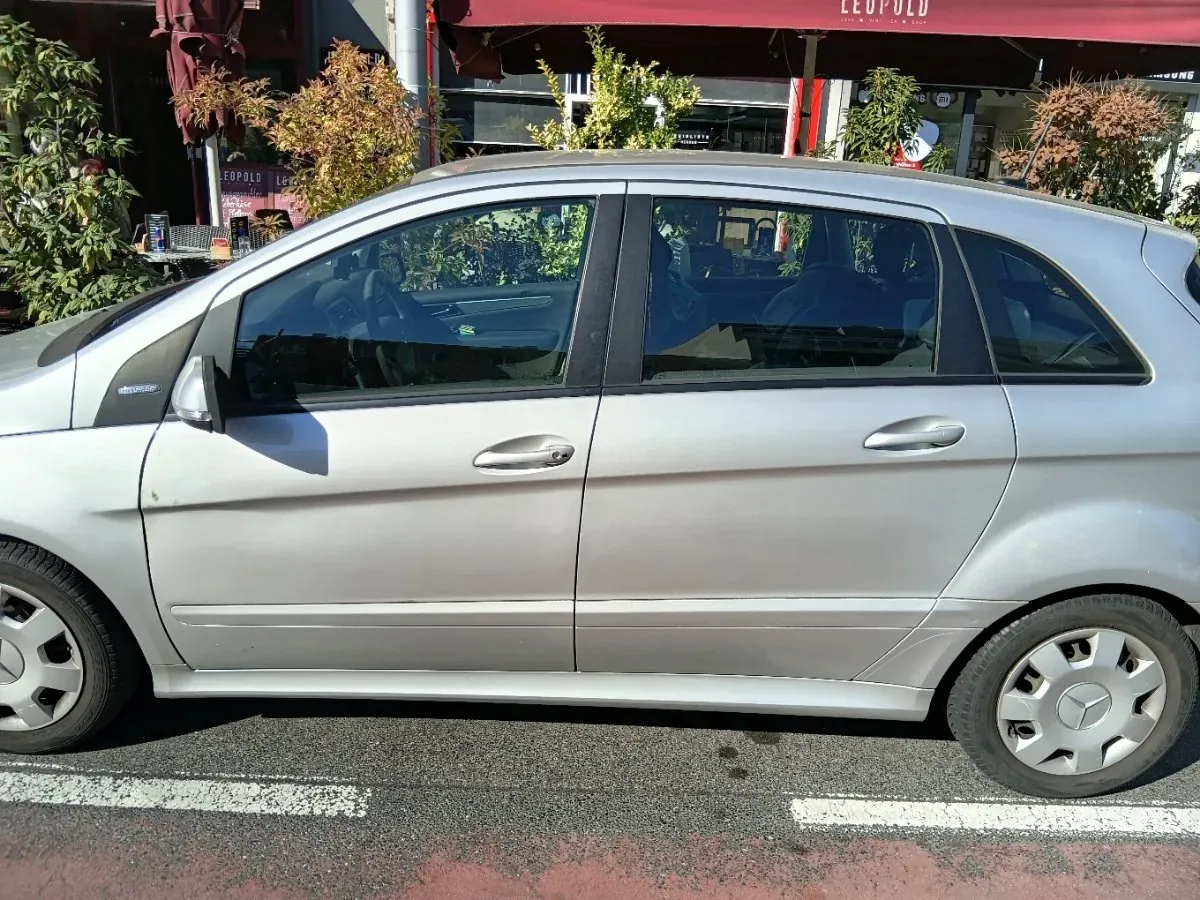 Mercedes-Benz B-Class 2010 photo 2