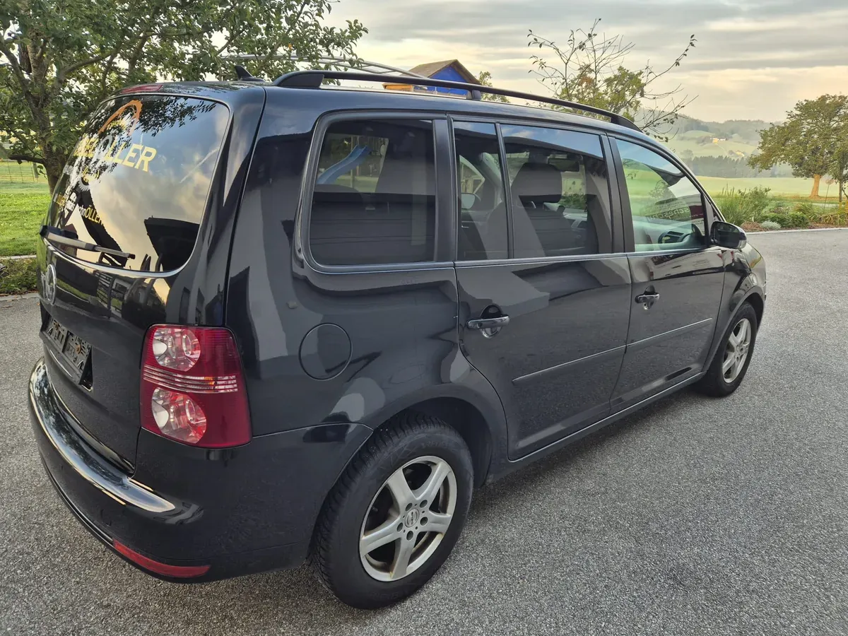 Volkswagen Touran 2009 photo 3