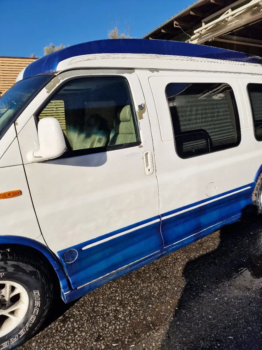 GMC Savana 2000 photo 3