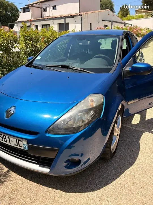 Renault Clio 2010 photo 3