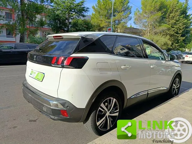 Peugeot 3008 2019 photo 2