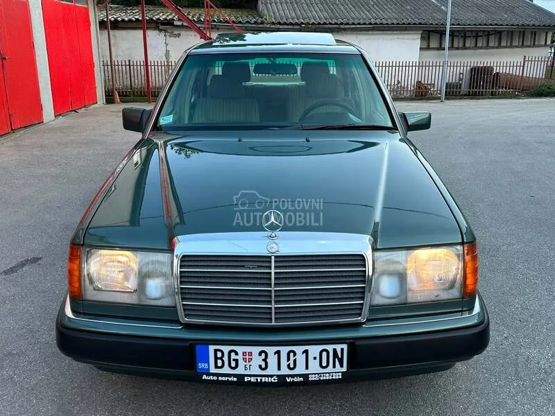 Mercedes-Benz 200E