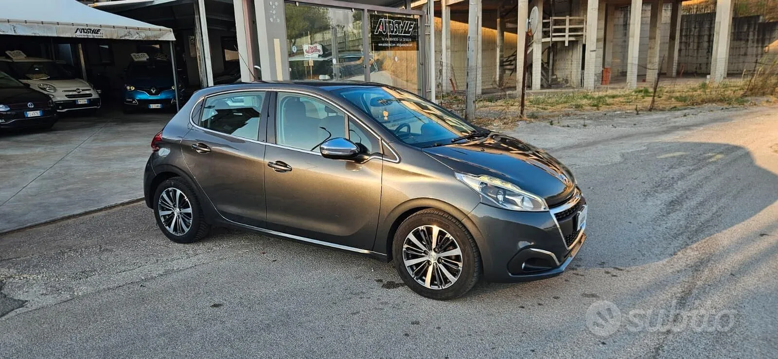 Peugeot 208