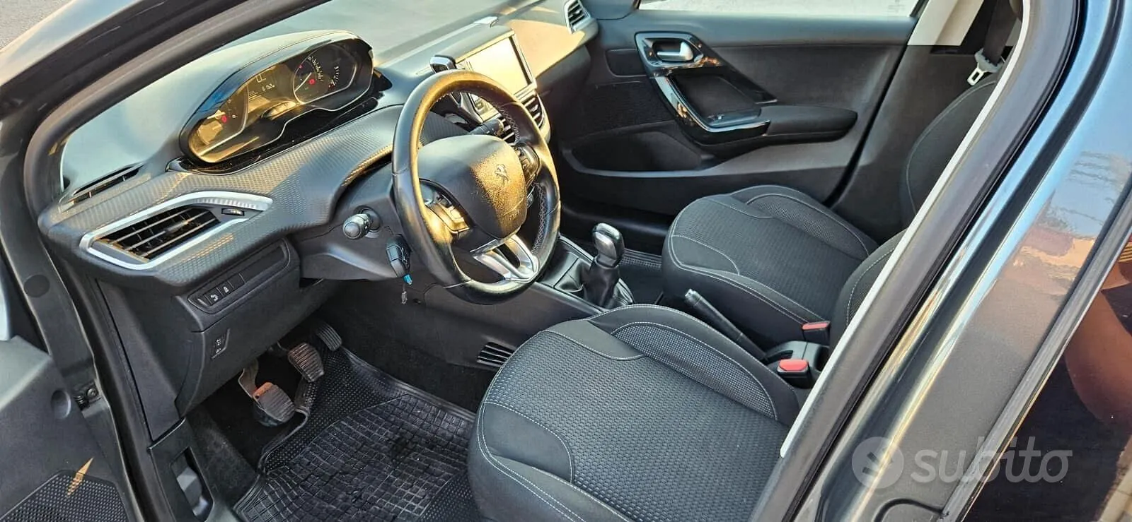 Peugeot 208 2017 photo 5