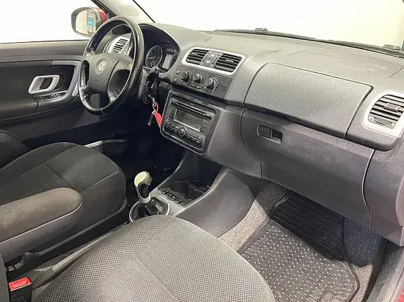 Skoda Fabia 2009 photo 2