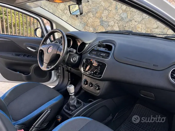 Fiat Punto 2012 photo 3