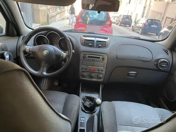 Alfa Romeo 147 2004 photo 3