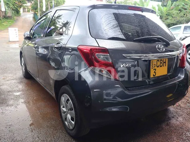 Toyota Vitz 2016 photo 2