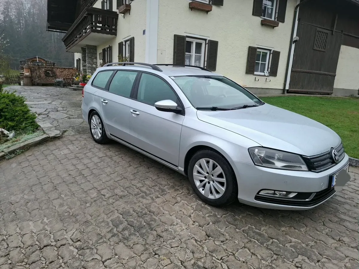 Volkswagen Passat 2012 photo 2