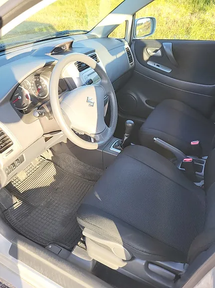 Suzuki Liana 2005 photo 4