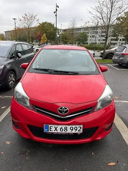 Toyota Yaris 2011 photo 2