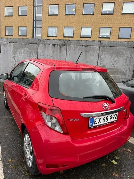 Toyota Yaris 2011 photo 4