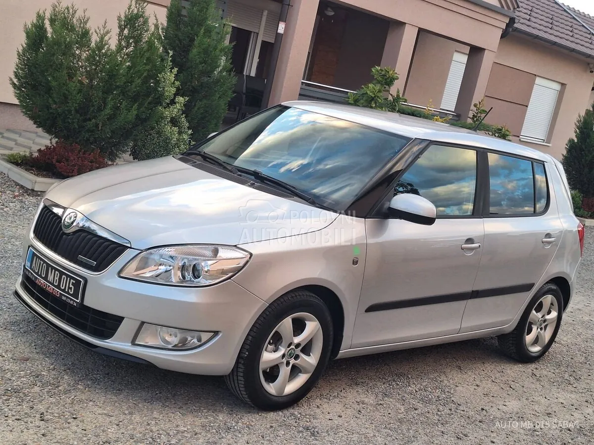 Skoda Fabia 2011 photo 3