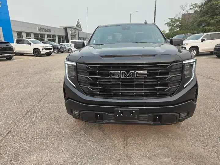 GMC Sierra 1500 2026 photo 2