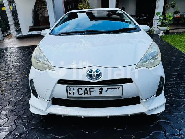 Toyota Aqua 2012 photo 2