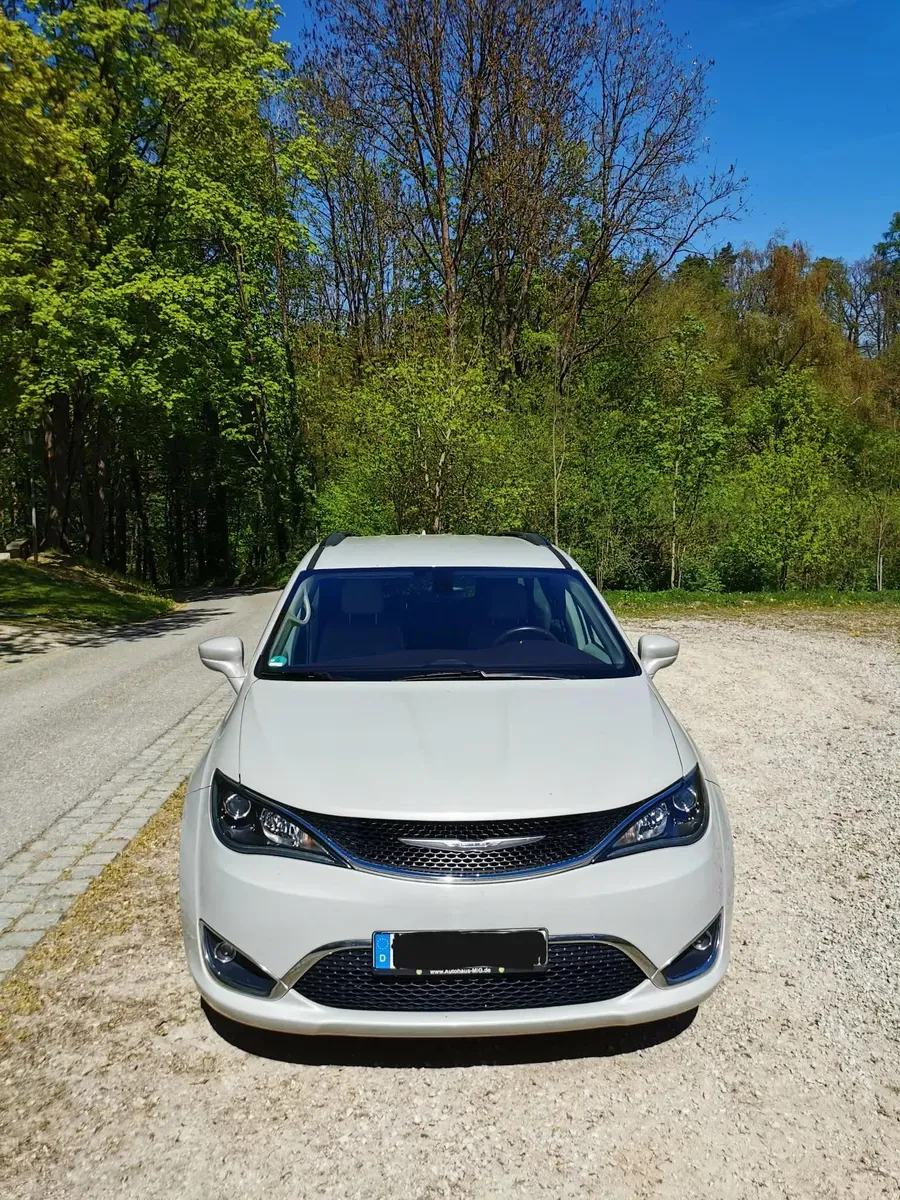 Chrysler Pacifica 2017 photo 3