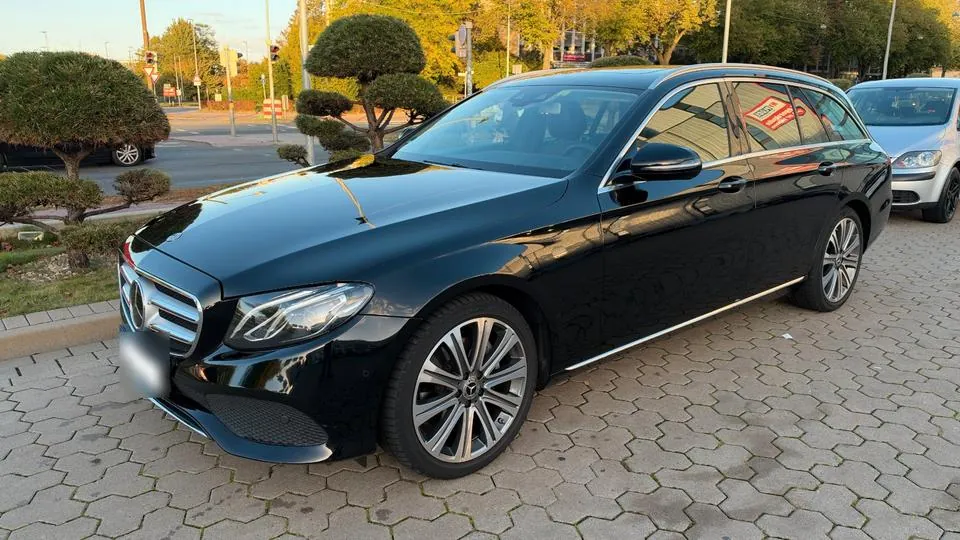 Mercedes-Benz E 220 D