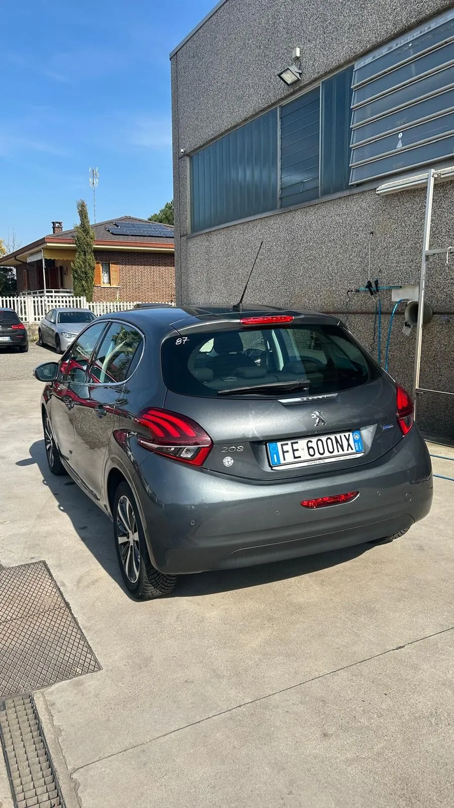 Peugeot 208 2016 photo 3