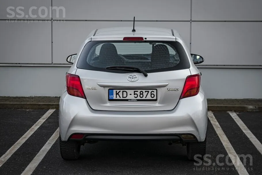 Toyota Yaris 2015 photo 5
