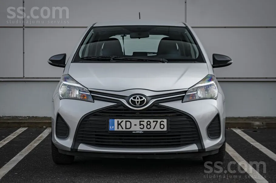 Toyota Yaris 2015 photo 2