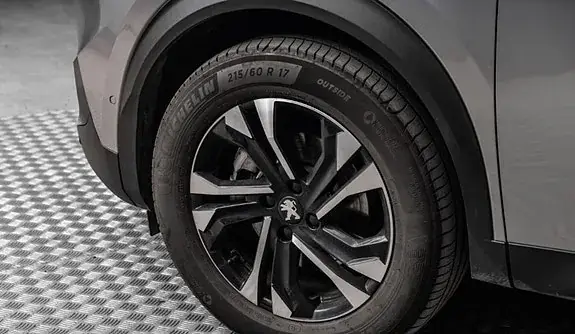 Peugeot E-2008 2021 photo 4