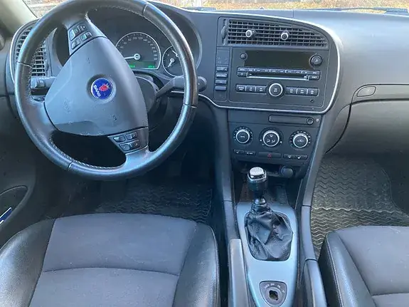 Saab 9-3 2011 photo 3