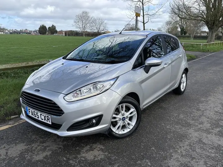 Ford Fiesta 2016 photo 2