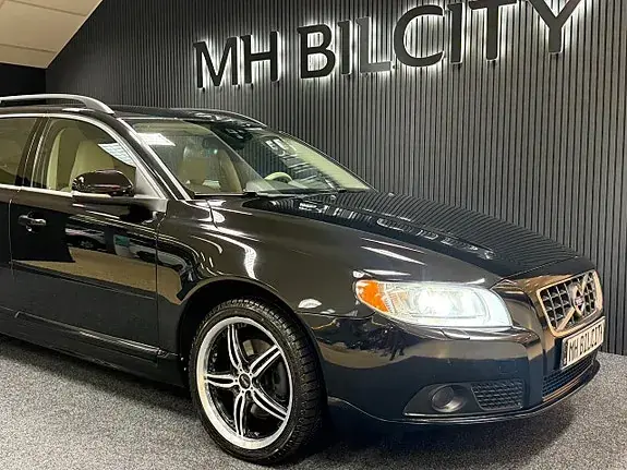 Volvo V70 2012 photo 2