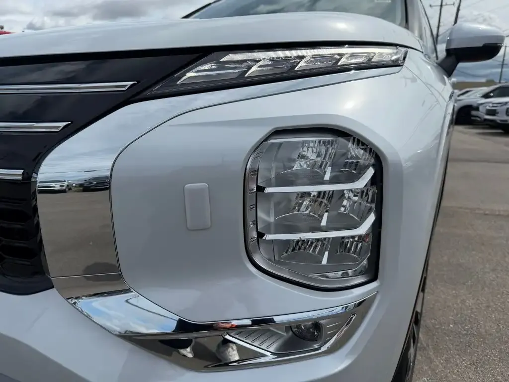Mitsubishi Outlander 2026 photo 3