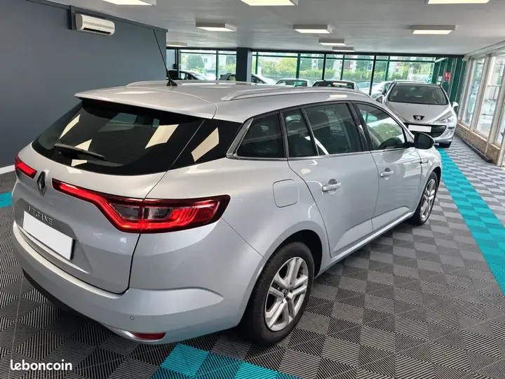 Renault Megane 2019 photo 3