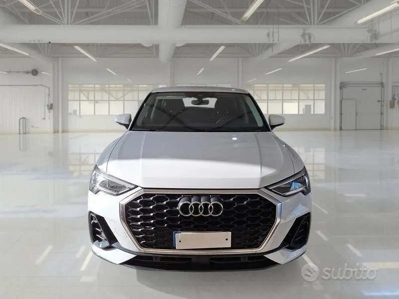 Audi Q3 2023 photo 2
