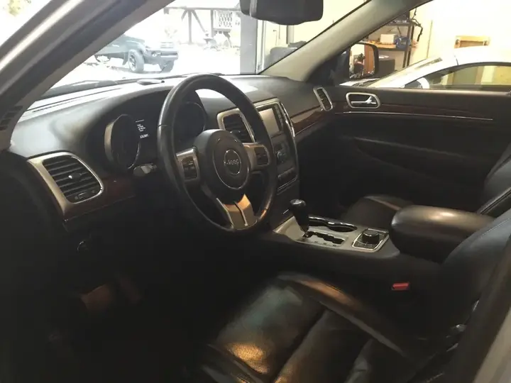 Jeep Grand Cherokee 2012 photo 4