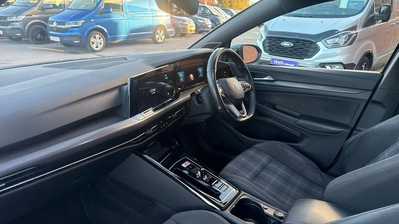 Volkswagen Golf 2023 photo 2