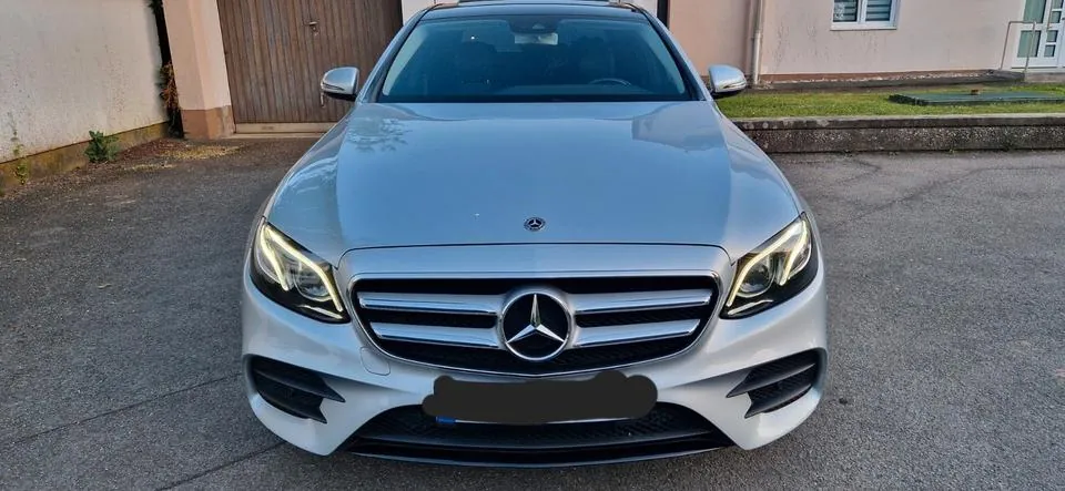 Mercedes-Benz E 220