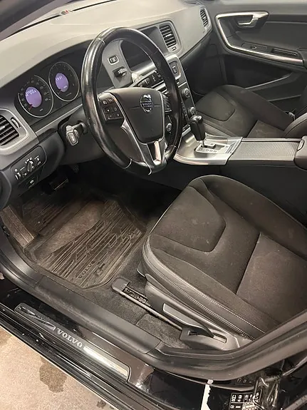 Volvo V60 2012 photo 2