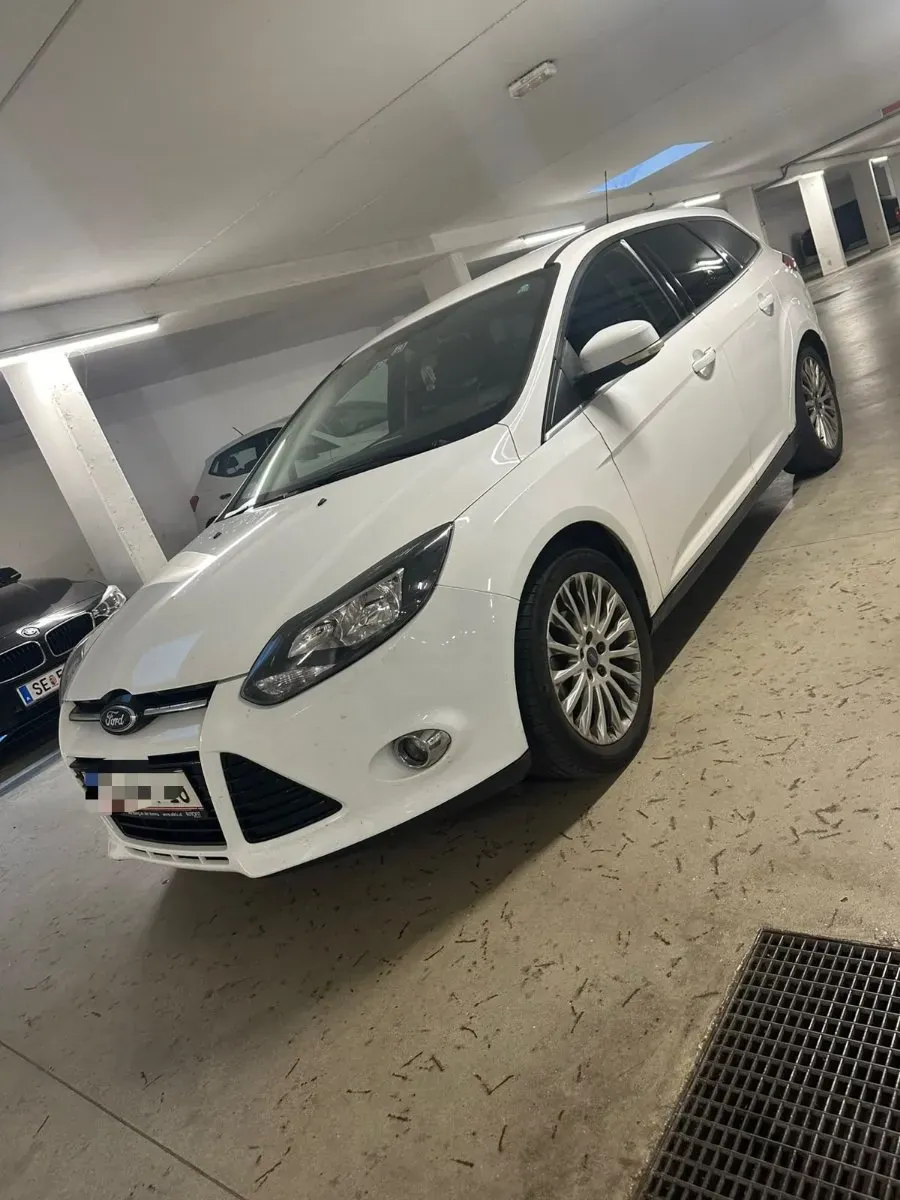 Ford Focus 2012 photo 2