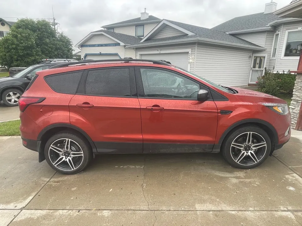 Ford Escape 2019 photo 2