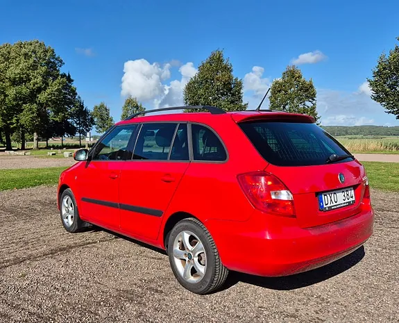Skoda Fabia 2012 photo 2
