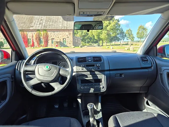 Skoda Fabia 2012 photo 4