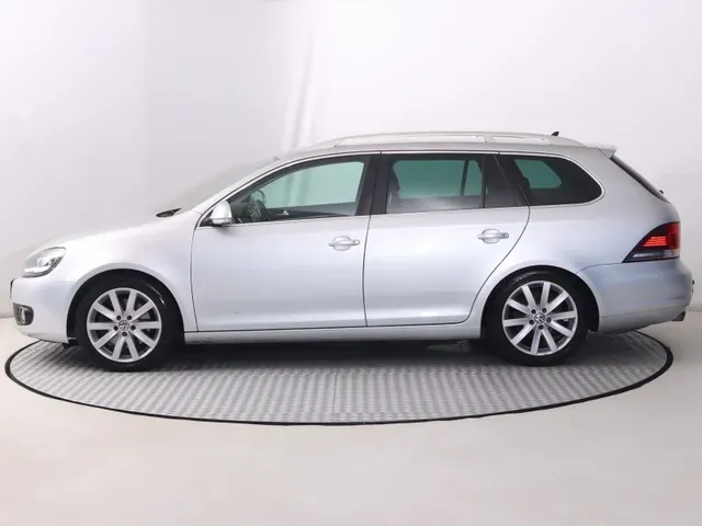 Volkswagen Golf Variant 2012 photo 2
