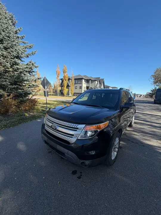 Ford Explorer 2011 photo 2