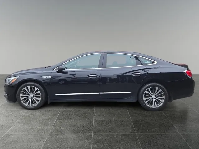 Buick Lacrosse 2018 photo 2