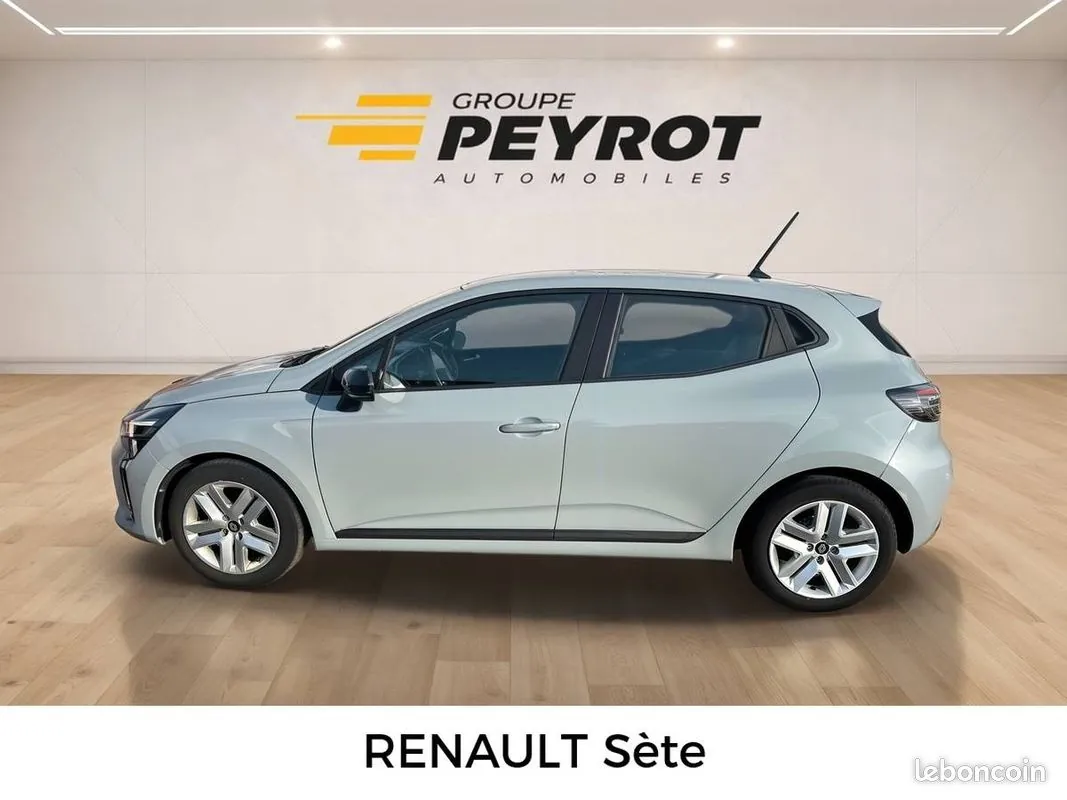 Renault Clio 2024 photo 2