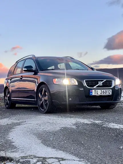 Volvo V50 2010 photo 2