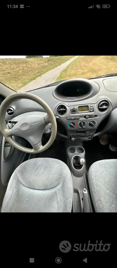 Toyota Yaris 2000 photo 4