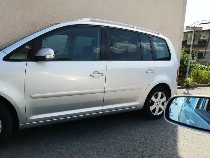 Volkswagen Touran 2005 photo 2