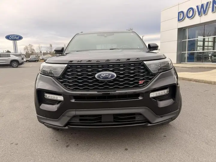 Ford Explorer 2022 photo 2